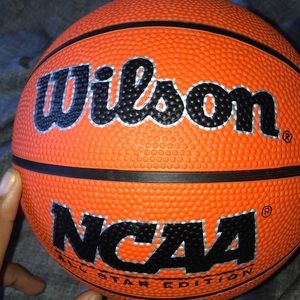 A MINI BASKETBALL 🏀